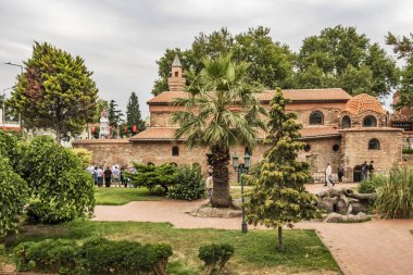 iznik.bursa,türkiye- 14 Temmuz 2019. İznik olarak bilinen İznik, eski çağlardan beri İznik Gölü'nün doğu kıyısında yer almaktadır. İznik'teki eski ve tarihi binalardan görünüm.