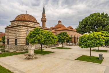iznik.bursa,türkiye- 14 Temmuz 2019. İznik olarak bilinen İznik, eski çağlardan beri İznik Gölü'nün doğu kıyısında yer almaktadır. İznik'teki eski ve tarihi binalardan görünüm.