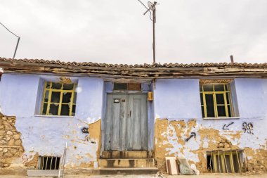 iznik.bursa,türkiye- 14 Temmuz 2019. İznik olarak bilinen İznik, eski çağlardan beri İznik Gölü'nün doğu kıyısında yer almaktadır. İznik'teki eski ve tarihi binalardan görünüm.
