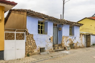 iznik.bursa,türkiye- 14 Temmuz 2019. İznik olarak bilinen İznik, eski çağlardan beri İznik Gölü'nün doğu kıyısında yer almaktadır. İznik'teki eski ve tarihi binalardan görünüm.