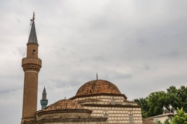 iznik.bursa,türkiye- 14 Temmuz 2019. İznik olarak bilinen İznik, eski çağlardan beri İznik Gölü'nün doğu kıyısında yer almaktadır. İznik'teki eski ve tarihi binalardan görünüm.