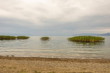 iznik.bursa,türkiye- 14 Temmuz 2019. İznik olarak bilinen İznik, eski çağlardan beri İznik Gölü'nün doğu kıyısında yer almaktadır. göl ve göl kenarından manzara.