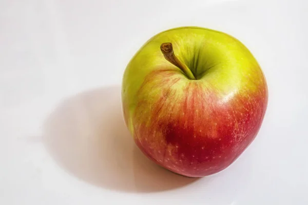 Zbliżenie Zielone Czerwone Jabłko Białym Tle — Zdjęcie stockowe