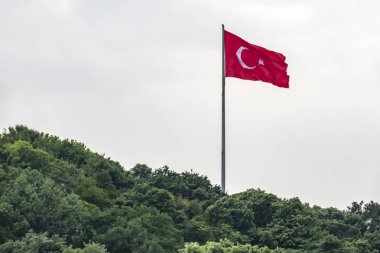 Bosporus, İstanbul, Türkiye-18 Mayıs 2019. İstanbul, Bosporus size eski şehir, Kız Kulesi, asma köprü, tekneler, Şehir Hatları feribot, cami, tarihi ve modern binalar ile harika bir doğa ve şehir manzarası sunar.