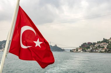 Bosporus, İstanbul, Türkiye-18 Mayıs 2019. İstanbul, Bosporus size eski şehir, Kız Kulesi, asma köprü, tekneler, Şehir Hatları feribot, cami, tarihi ve modern binalar ile harika bir doğa ve şehir manzarası sunar.