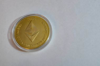 cyripto para madenciliği. fiziksel kripto para sikke yakın.