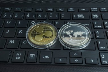 cyripto para madenciliği. fiziksel kripto para sikke yakın.