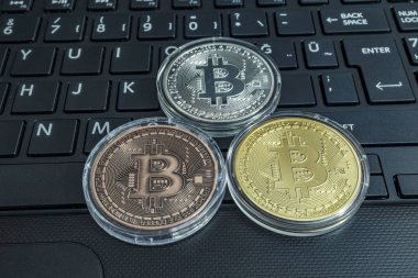 cyripto para madenciliği. fiziksel kripto para sikke yakın.