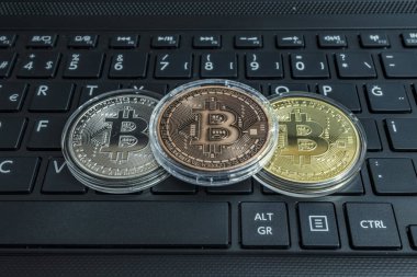 cyripto para madenciliği. fiziksel kripto para sikke yakın.