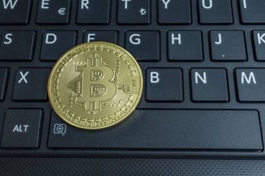 cyripto para madenciliği. fiziksel kripto para sikke yakın.