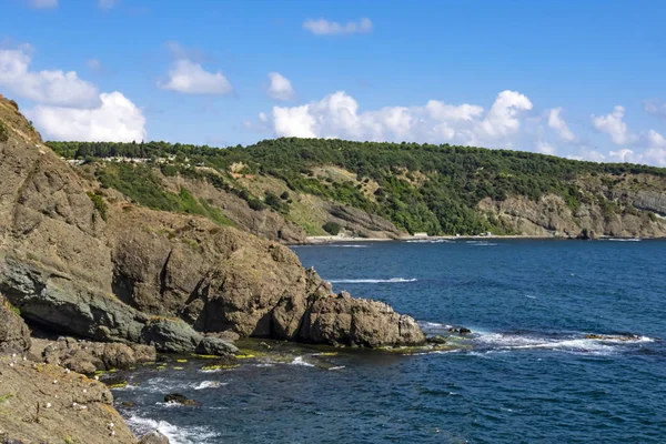 istanbul,turkey-july 28,2019.stanbul,Boğaziçi size garipce köyünden deniz kenarı ile harika bir doğa ve şehir manzarası sunar.