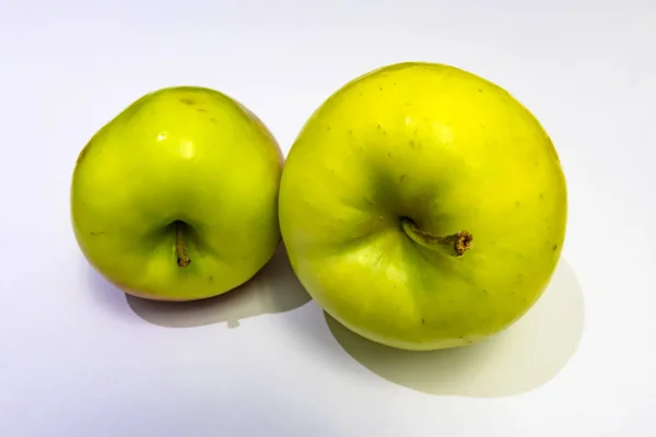 Nouvelle Récolte Pommes Fraîches Sur Fond Blanc — Photo