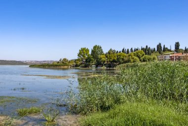 golyazi,bursa,türkiye-12 Ağustos 2019. Bursa'da Uluabat gölü kıyısındaki Gölyazı köyü. Gölyazı'dan Manzara