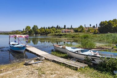 golyazi,bursa,türkiye-12 Ağustos 2019. Bursa'da Uluabat gölü kıyısındaki Gölyazı köyü. Gölyazı'dan Manzara