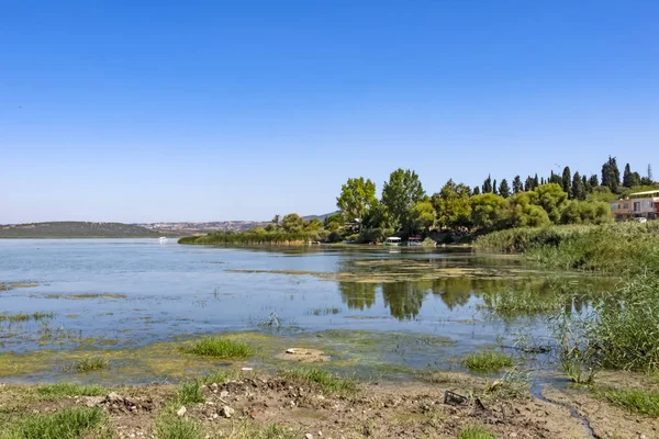 golyazi,bursa,türkiye-12 Ağustos 2019. Bursa'da Uluabat gölü kıyısındaki Gölyazı köyü. Gölyazı'dan Manzara