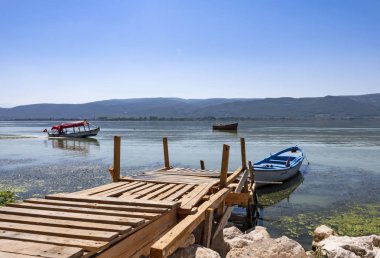 golyazi,bursa,türkiye-12 Ağustos 2019. Bursa'da Uluabat gölü kıyısındaki Gölyazı köyü. Gölyazı'dan Manzara