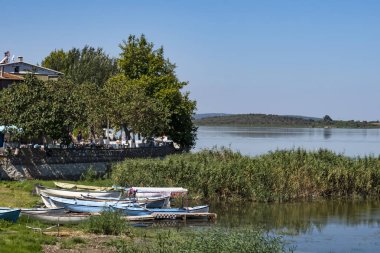 golyazi,bursa,türkiye-12 Ağustos 2019. Bursa'da Uluabat gölü kıyısındaki Gölyazı köyü. Gölyazı'dan Manzara