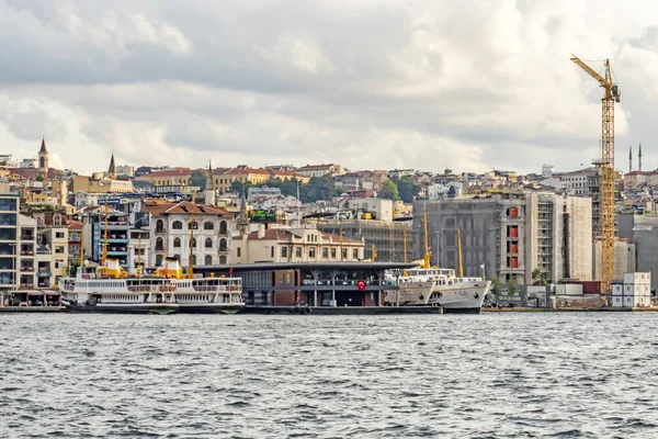 istanbul,türkiye-27 Ağustos 2019.istanbul,asya ve avrupa kıtasının ortasında rüya şehir . istanbuldan görünüm.