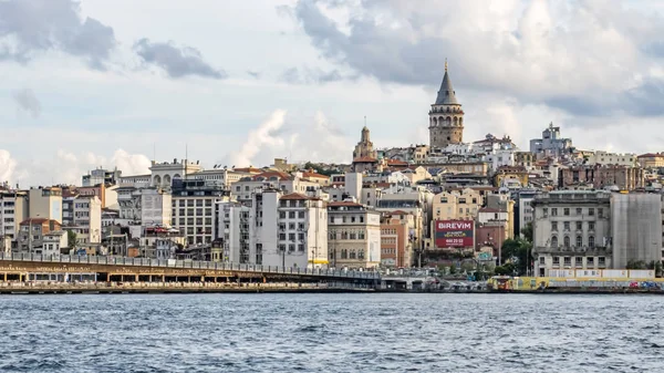 istanbul,türkiye-27 Ağustos 2019.istanbul,asya ve avrupa kıtasının ortasında rüya şehir . istanbuldan görünüm.