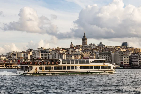 istanbul,türkiye-27 Ağustos 2019.istanbul,asya ve avrupa kıtasının ortasında rüya şehir . istanbuldan görünüm.