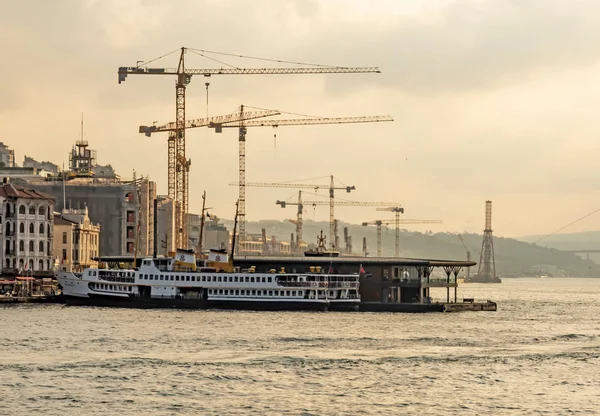 istanbul,türkiye-27 Ağustos 2019.istanbul,asya ve avrupa kıtasının ortasında rüya şehir . istanbuldan görünüm.