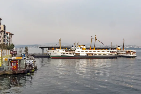 istanbul,türkiye-27 Ağustos 2019.istanbul,asya ve avrupa kıtasının ortasında rüya şehir . istanbuldan görünüm.