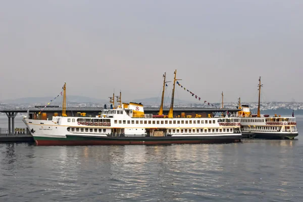 istanbul,türkiye-27 Ağustos 2019.istanbul,asya ve avrupa kıtasının ortasında rüya şehir . istanbuldan görünüm.