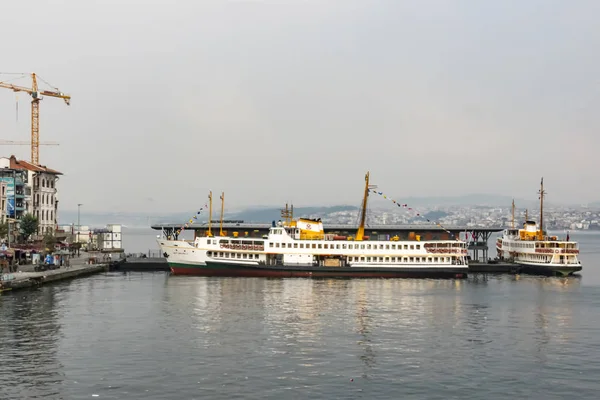 istanbul,türkiye-27 Ağustos 2019.istanbul,asya ve avrupa kıtasının ortasında rüya şehir . istanbuldan görünüm.