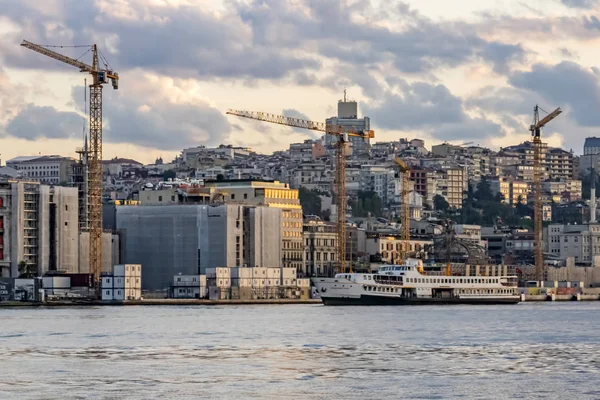 istanbul,türkiye-27 Ağustos 2019.istanbul,asya ve avrupa kıtasının ortasında rüya şehir . istanbuldan görünüm.