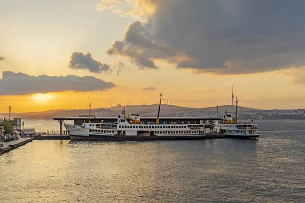 istanbul,türkiye-27 Ağustos 2019.istanbul,asya ve avrupa kıtasının ortasında rüya şehir . istanbuldan görünüm.
