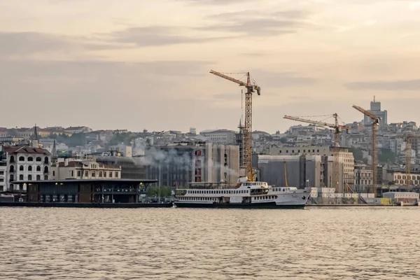 istanbul,türkiye-27 Ağustos 2019.istanbul,asya ve avrupa kıtasının ortasında rüya şehir . istanbuldan görünüm.