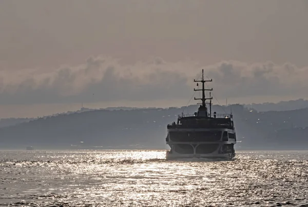istanbul,türkiye-27 Ağustos 2019.istanbul,asya ve avrupa kıtasının ortasında rüya şehir . istanbuldan görünüm.