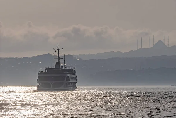 istanbul,türkiye-27 Ağustos 2019.istanbul,asya ve avrupa kıtasının ortasında rüya şehir . istanbuldan görünüm.