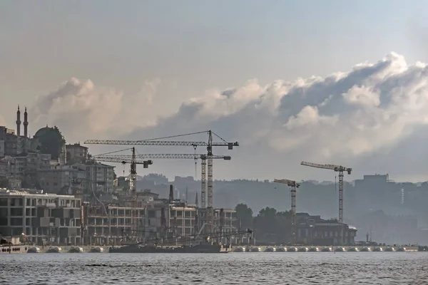istanbul,türkiye-27 Ağustos 2019.istanbul,asya ve avrupa kıtasının ortasında rüya şehir . istanbuldan görünüm.