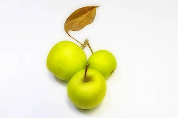 Zavřít Zelená Jablka Bílém Pozadí — Stock fotografie