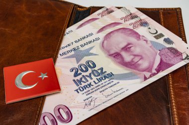 Türkiye Cumhuriyeti'nin en yüksek para lı mezhepleri. iki yüz türk lirası banknotlar kadar yakın