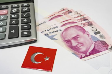 Türkiye Cumhuriyeti'nin en yüksek para lı mezhepleri. iki yüz türk lirası banknotlar kadar yakın