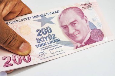 Türkiye Cumhuriyeti'nin en yüksek para lı mezhepleri. iki yüz türk lirası banknotlar kadar yakın