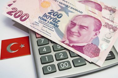 Türkiye Cumhuriyeti'nin en yüksek para lı mezhepleri. iki yüz türk lirası banknotlar kadar yakın