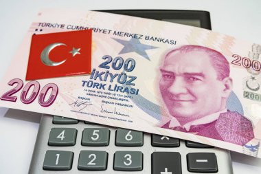 Türkiye Cumhuriyeti'nin en yüksek para lı mezhepleri. iki yüz türk lirası banknotlar kadar yakın