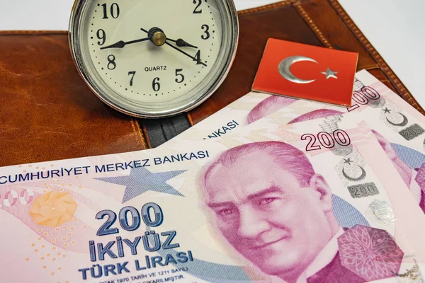 Türkiye Cumhuriyeti'nin en yüksek para lı mezhepleri. iki yüz türk lirası banknotlar kadar yakın