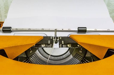 yazmak için eski daktilo yakın