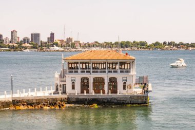Moda,istanbul,Türkiye-22 Haziran 2019.İstanbul'daki Moda iskelesinden genel görünüm. Kadky'nin sembollerinden biri olan tarihi Moda İskelesi, 100 yıl önce mimar Vedat Tek tarafından inşa edildi..