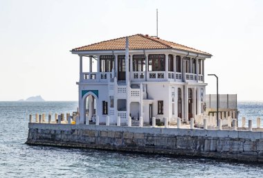 Moda,istanbul,Türkiye-22 Haziran 2019.İstanbul'daki Moda iskelesinden genel görünüm. Kadky'nin sembollerinden biri olan tarihi Moda İskelesi, 100 yıl önce mimar Vedat Tek tarafından inşa edildi..