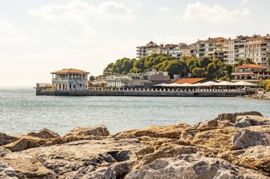 Moda,istanbul,Türkiye-22 Haziran 2019.İstanbul'daki Moda iskelesinden genel görünüm. Kadky'nin sembollerinden biri olan tarihi Moda İskelesi, 100 yıl önce mimar Vedat Tek tarafından inşa edildi..