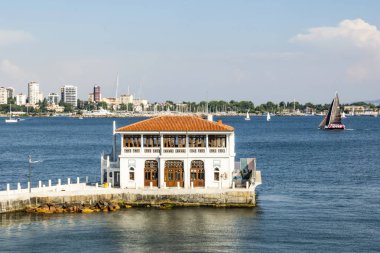 Moda,istanbul,Türkiye-22 Haziran 2019.İstanbul'daki Moda iskelesinden genel görünüm. Kadky'nin sembollerinden biri olan tarihi Moda İskelesi, 100 yıl önce mimar Vedat Tek tarafından inşa edildi..