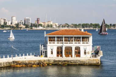 Moda,istanbul,Türkiye-22 Haziran 2019.İstanbul'daki Moda iskelesinden genel görünüm. Kadky'nin sembollerinden biri olan tarihi Moda İskelesi, 100 yıl önce mimar Vedat Tek tarafından inşa edildi..