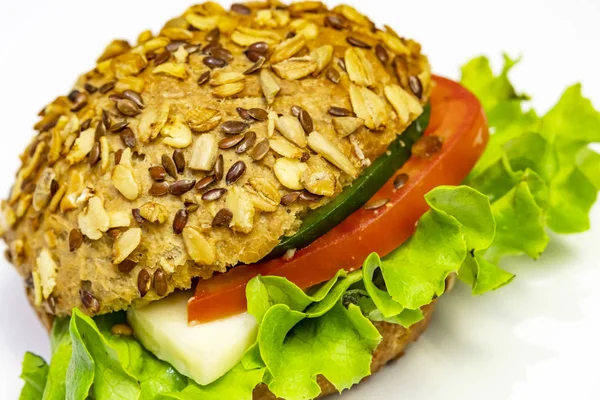 Close Sandwich Met Sla Witte Kaas Tomaat Komkommer Gesneden — Stockfoto