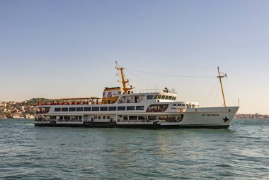 istanbul,türkiye-7 Temmuz 2019.İstanbul'un Asya ve Avrupa yakasında yolcu taşımacılığı için şehir hatları ile Boğaz.