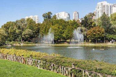 bahçeşehir,istanbul,türkiye-29 Eylül 2019. bahçeşehir gölet ve doğa parkından genel görünüm. İstanbul'un ilk ve en büyük yapay gölet.